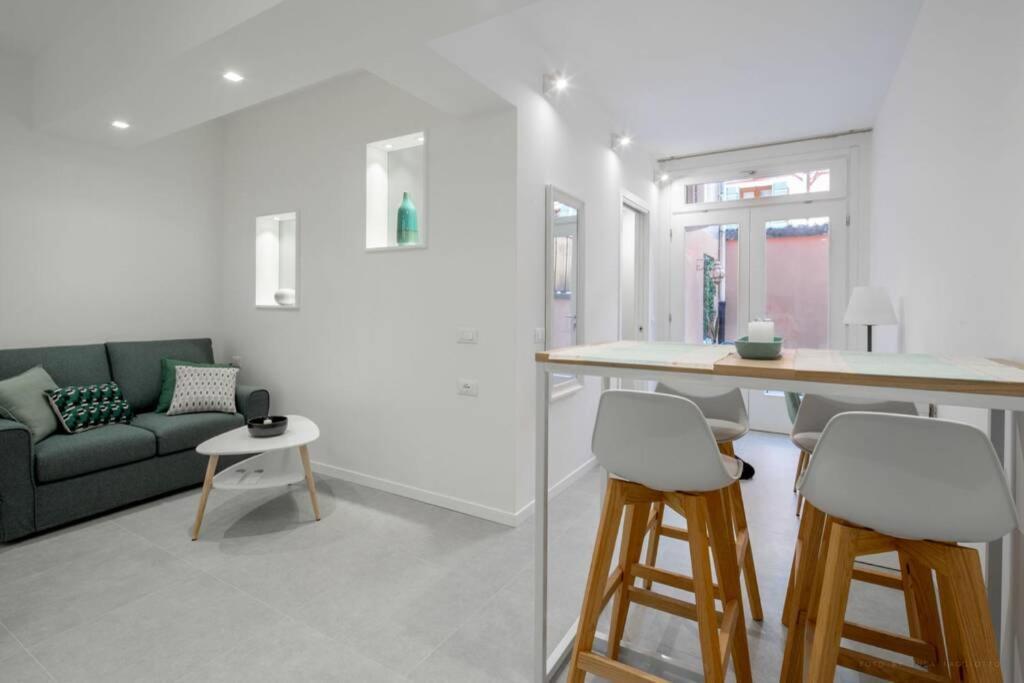Apartment Ormesini Private Courtyard Apartment Venedig